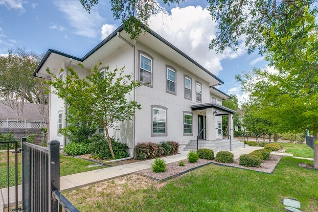 Building Photo - 488 E Olmos Dr