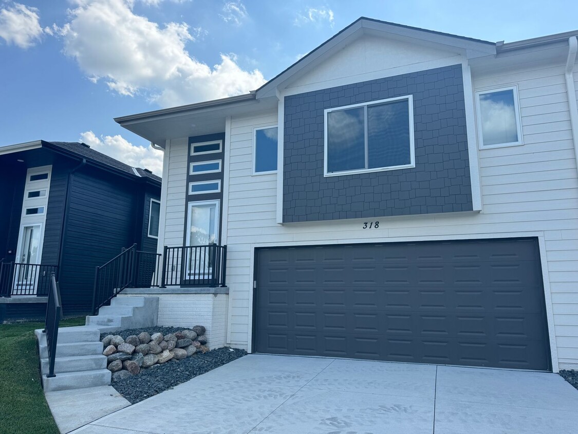 Primary Photo - Luxury Bennington Townhome Ready For Move In