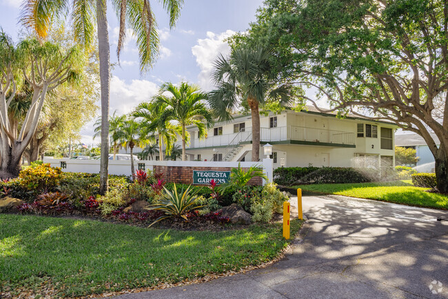 Building Photo - Tequesta Garden Condos