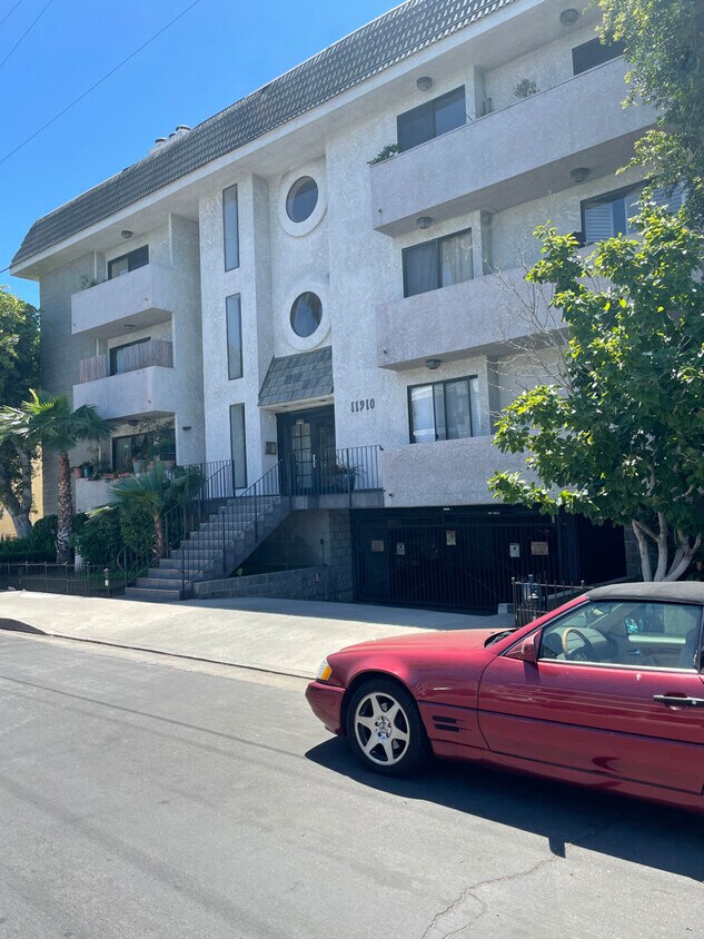 11910 Weddington St Unit 303, Valley Village, CA 91607 Condo for Rent