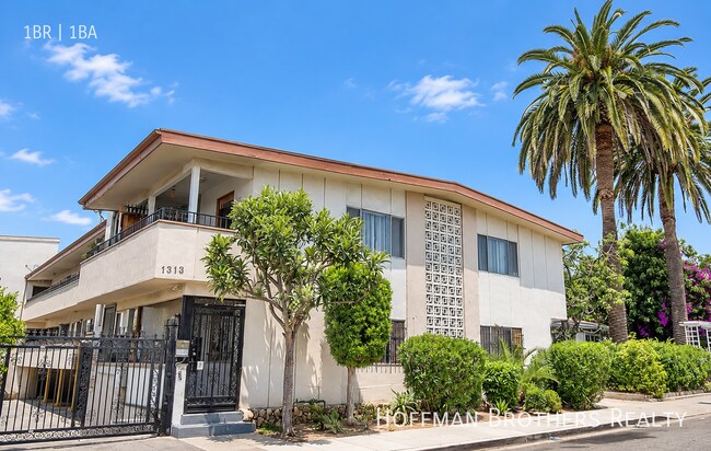 Foto del edificio - 1323 N Harvard Blvd
