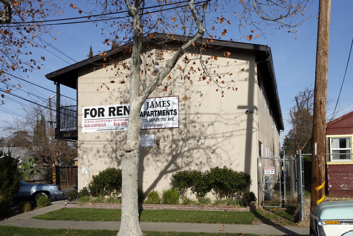 Building Photo - 325 Barrette Ave