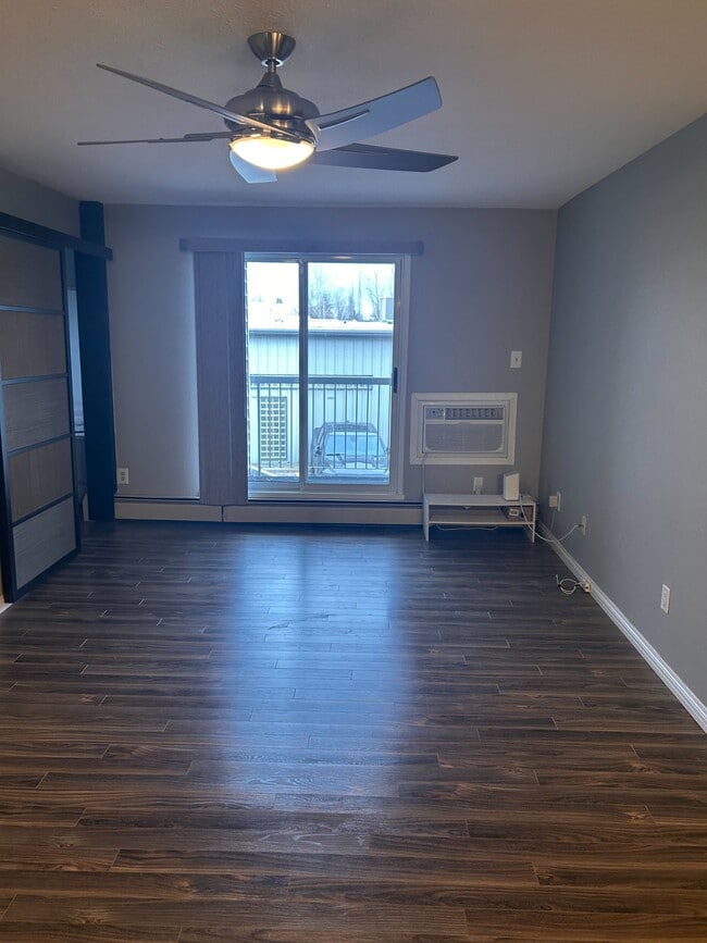 Building Photo - 317 Cree Crescent