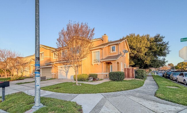 Foto del edificio - Fantastic. Three bedroom in Gilroy. Corner Lot