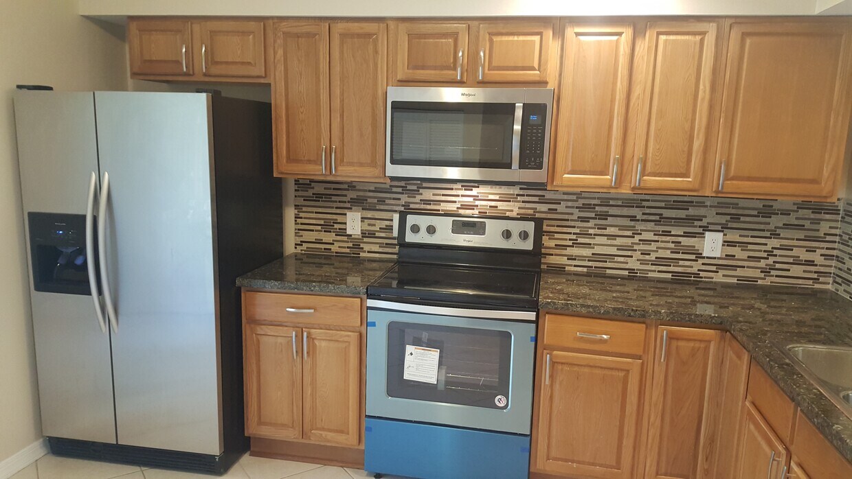 Foto principal - 9825 NW 56th Pl