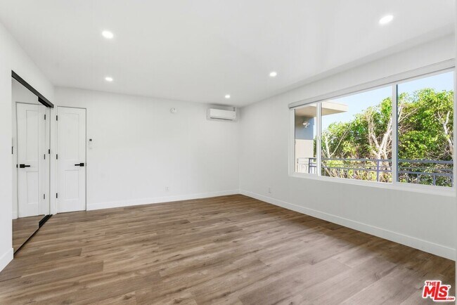 Building Photo - 1861 Midvale Ave