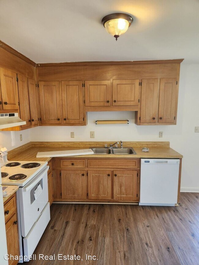 Building Photo - 2 br, 1.5 bath House - 6301 Commons Court