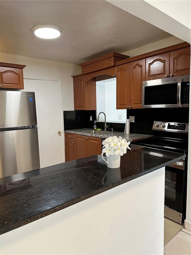 Foto del edificio - 9591 SW 9th Terrace