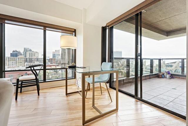 Foto del edificio - 100 N Harbor Dr