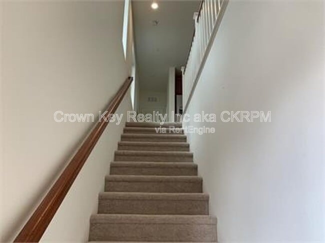 Building Photo - 473 E Albertina Ave
