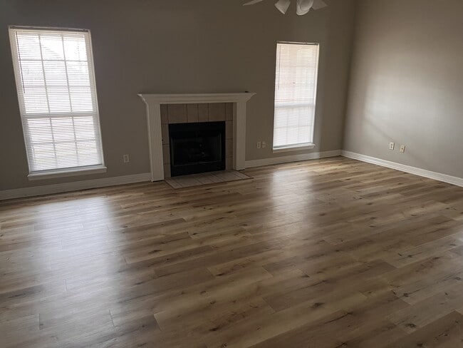 Building Photo - 952 Queen Annes Lace Dr