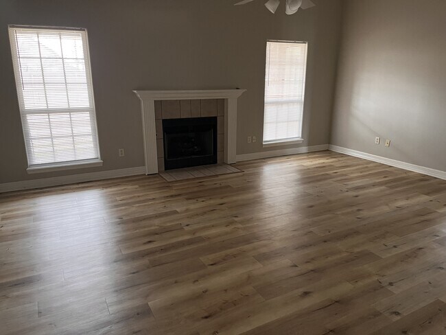 Foto del edificio - 952 Queen Annes Lace Dr