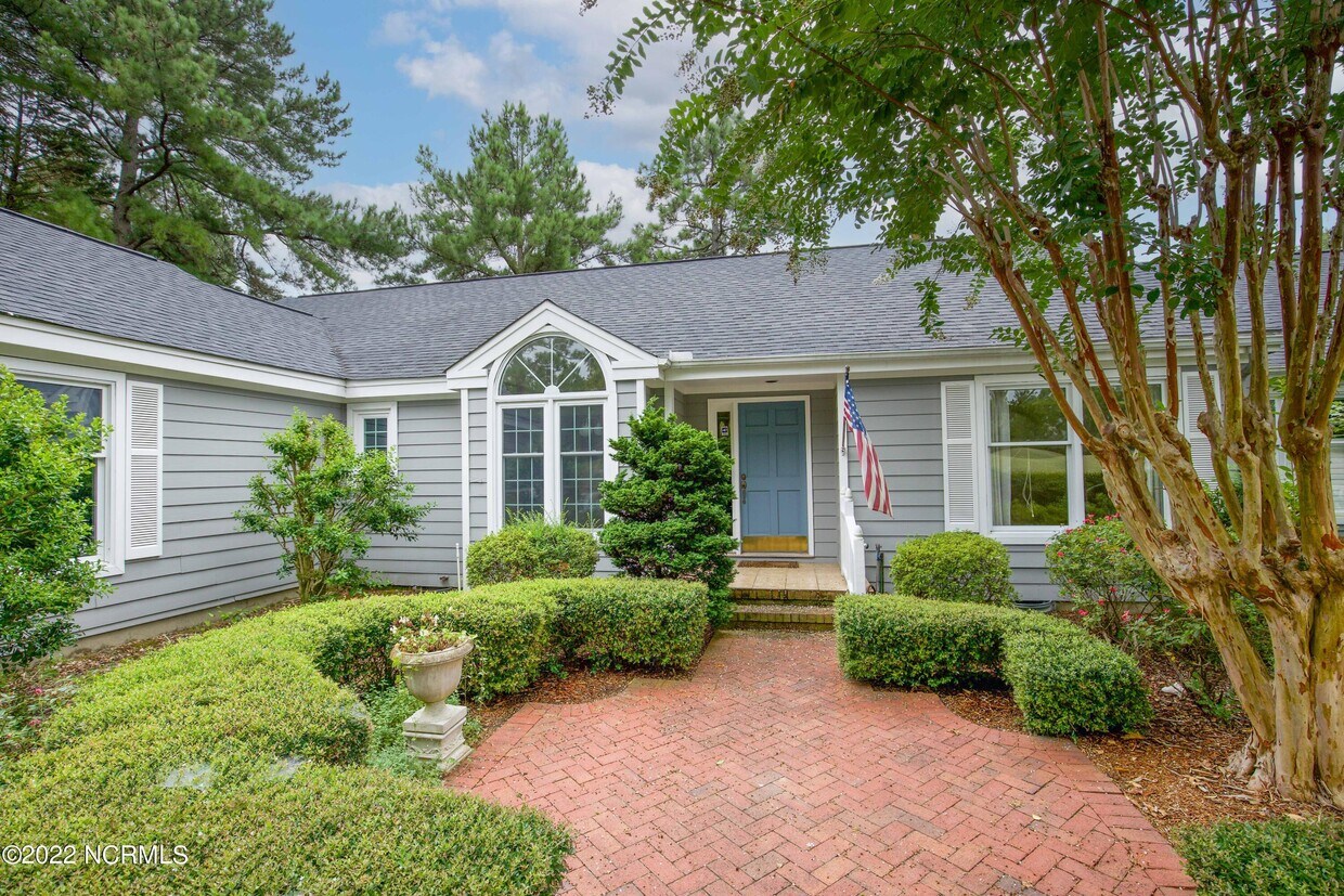 Primary Photo - 1601 Cabot Cir