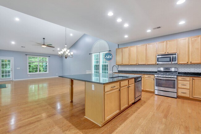 Building Photo - Beautiful Home In The Heart of Bluffton - ...