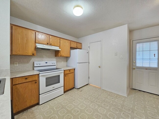 Building Photo - 4501 Deek Dr