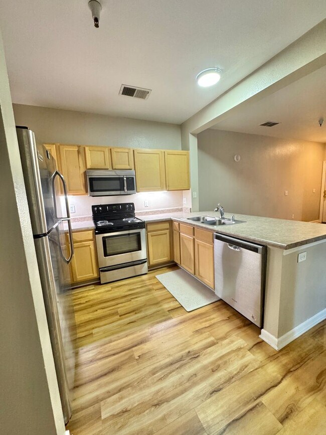 Foto del edificio - 4 Bedroom, 4 Bath Condo