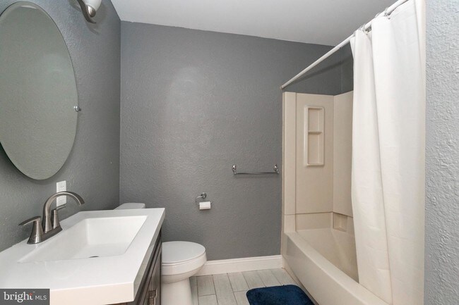 Building Photo - 313 Westridge Cir