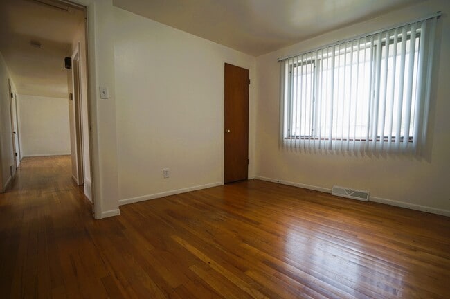 Building Photo - 2500 Westchester Dr