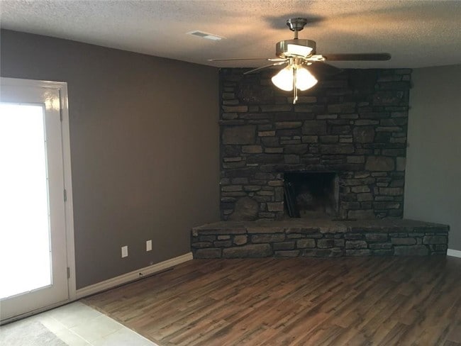 Foto del edificio - 4847 W Wedington Dr