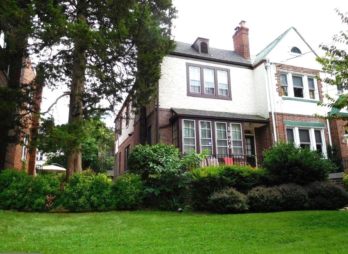 Photo - 1370 Sheridan St, NW
