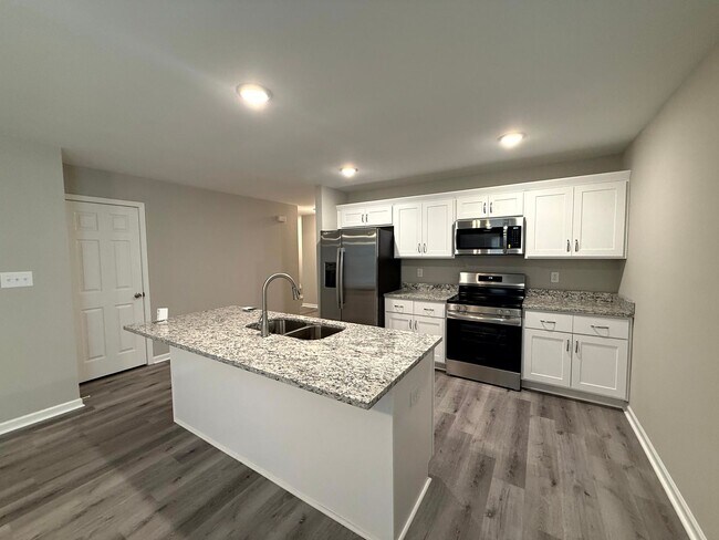 Building Photo - 2070 Rogers Dr