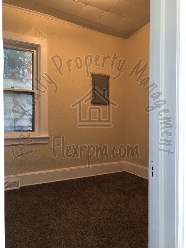 Building Photo - Cute North Toledo Home