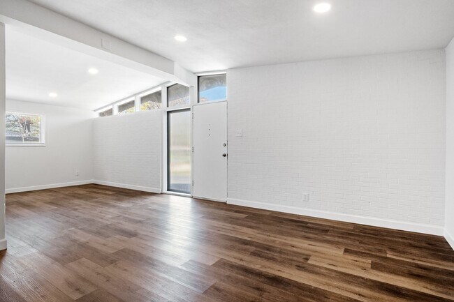 Foto del edificio - Large 3 bed home for Rent