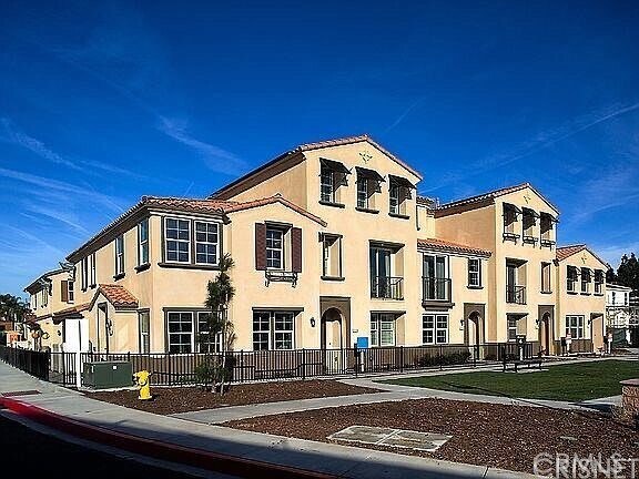 Foto del edificio - 5032 Robles St