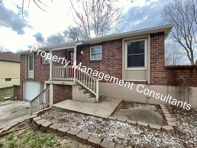 Building Photo - Charming 2-Bedroom, 3-Bathroom Home with F...