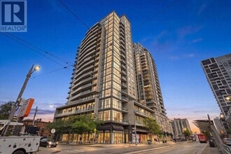 Building Photo - 530 St Clair Ave W