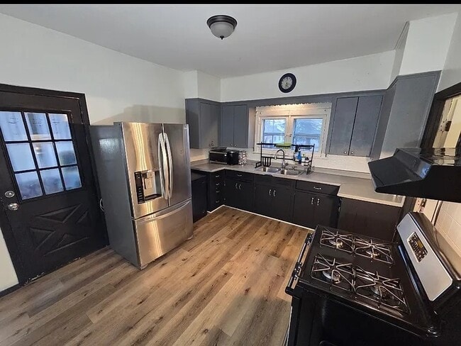 Building Photo - 578 2nd Ave