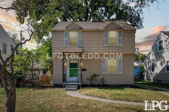 Building Photo - 3613 Bellevue Rd