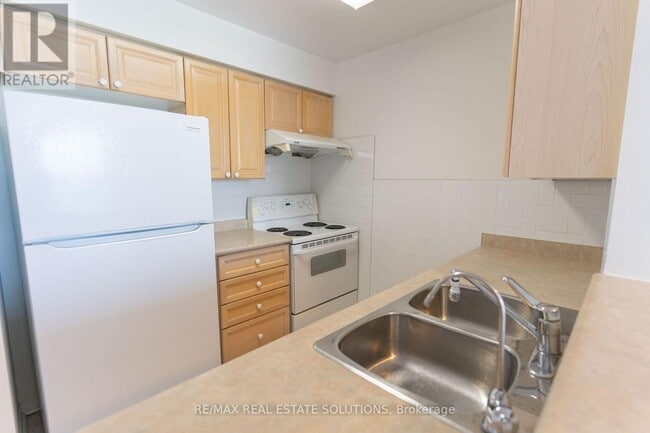 Building Photo - 233-233 Beecroft Rd