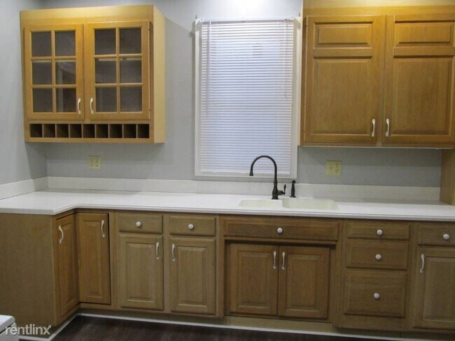 Building Photo - 3 br, 1.5 bath House - 1302 W Taylor