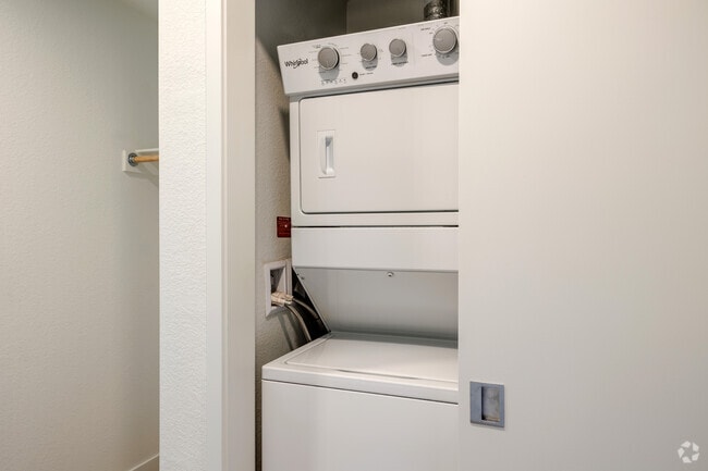 1BR, 1BA - 699SF - S'PARK Apartments