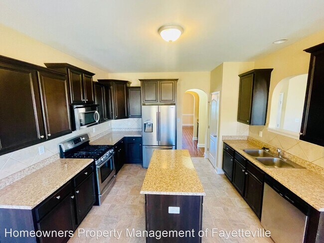 Building Photo - 4 br, 2.5 bath House - 3405 Castlefield Ln