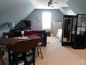 Building Photo - 555 Courtfield Ave