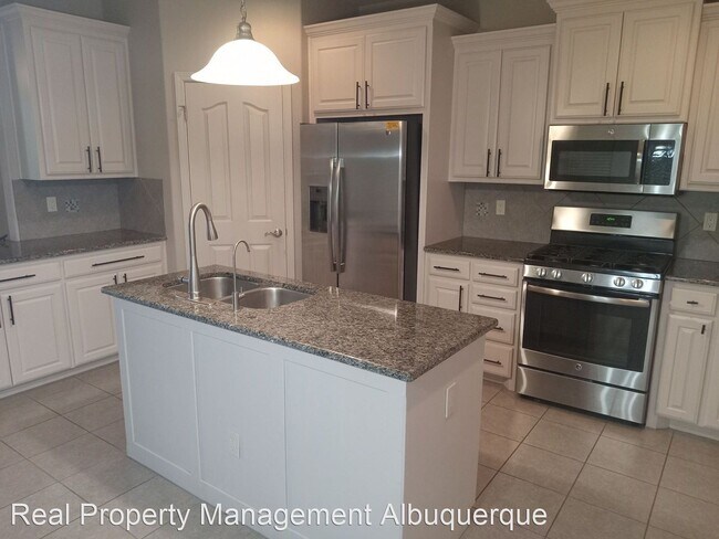 Building Photo - 3 br, 3 bath House - 6909 Papaya St NE
