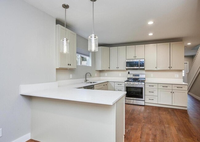 Photo - 841 Mariposa St House