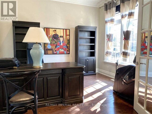 Photo du bâtiment - 448 Glengrove Ave W