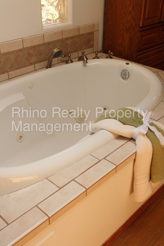 Building Photo - 1129 Ortega Rd NW