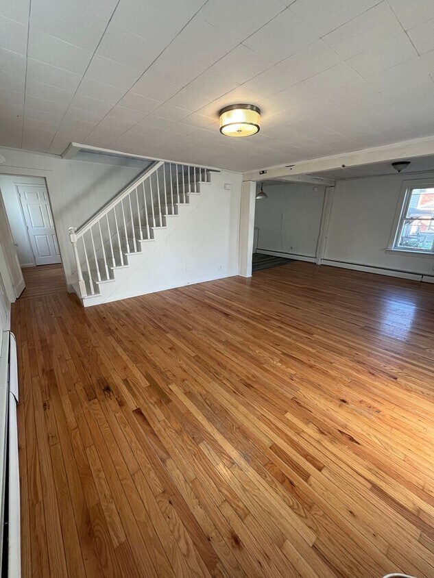 Primary Photo - 3 Bedroom, 2 Bathroom Single Family Home i...