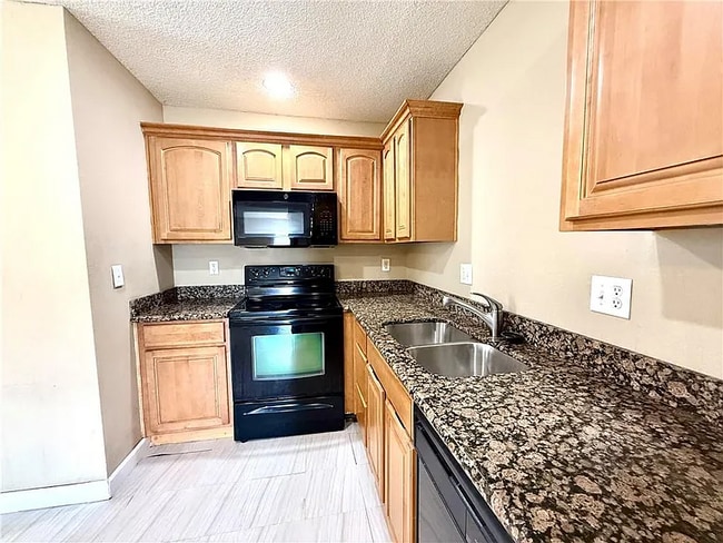 Building Photo - 816 SW Peach Tree Ln