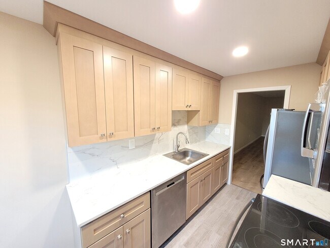 Building Photo - 22 Dogwood Ct