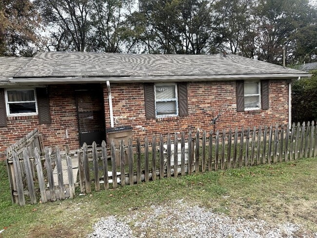 Photo - 2522 Glenrose Ave Apartment