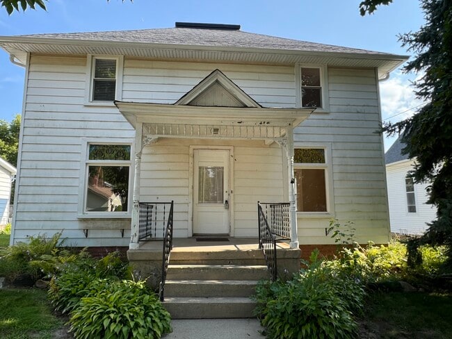 Building Photo - 121 Terwilliger St