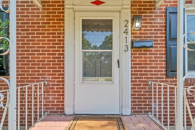 PUERTA PRINCIPAL CON VOLADIZO - 2413 Memorial Ave SW
