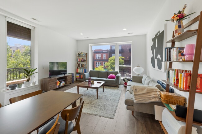 Foto del edificio - 1507 N Western Ave