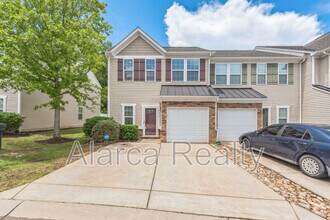 Building Photo - 2455 Silverthorn Dr