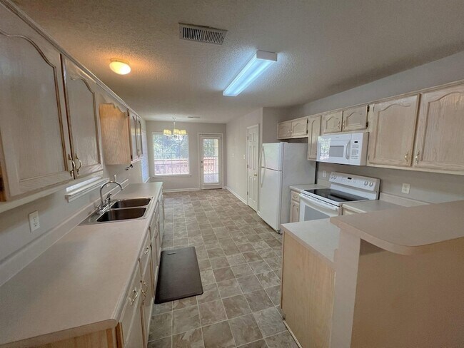 Foto del edificio - 1168 Clear Creek Rd